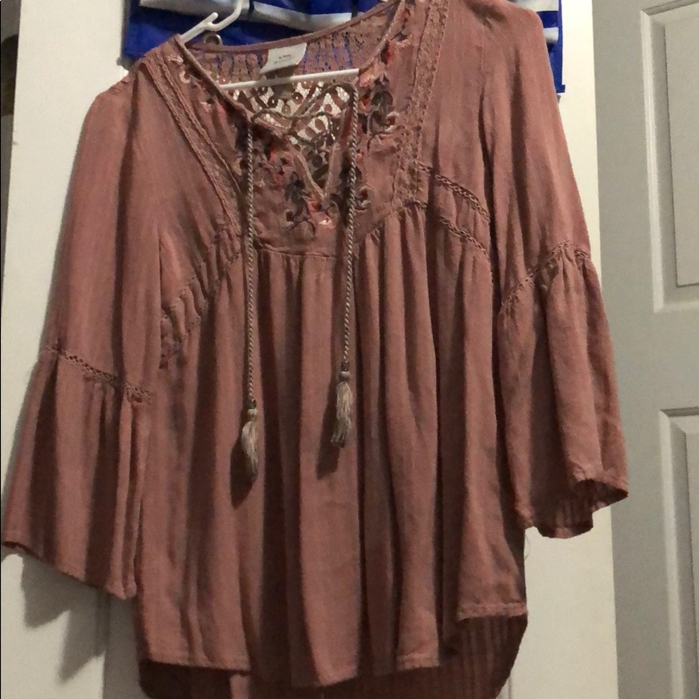 Cute blouse with lace
